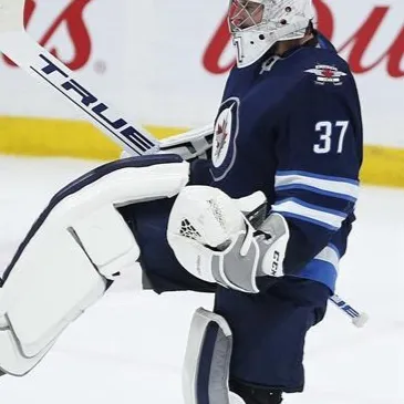 chat with ai character: Connor Hellebuyck 