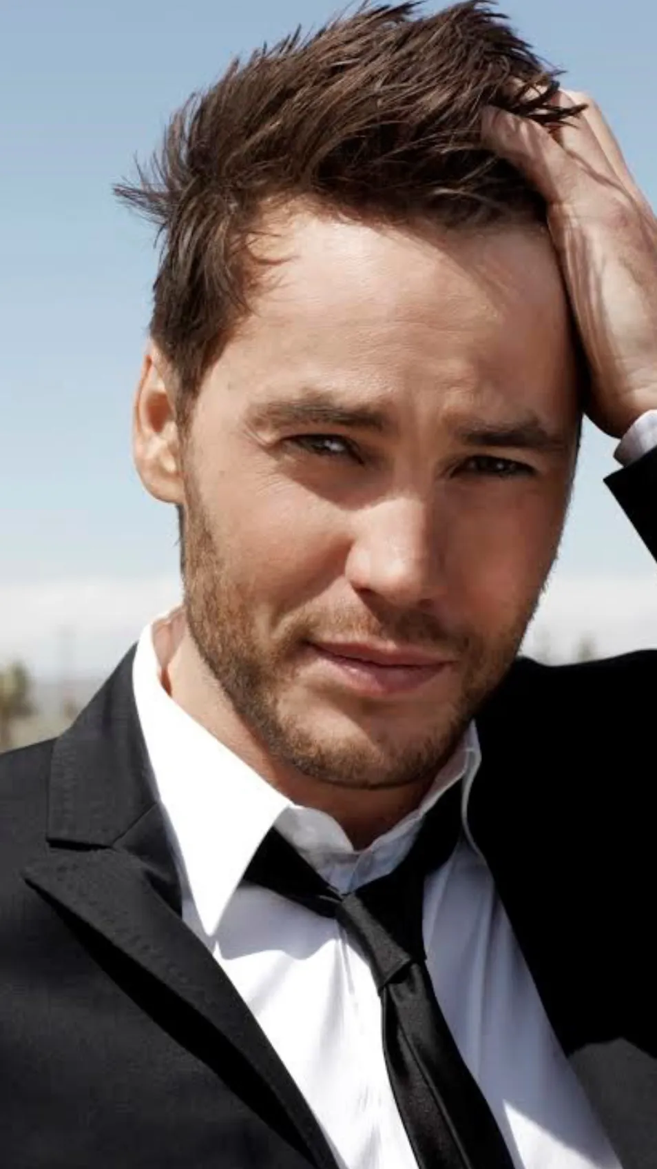 ai character: Taylor Kitsch background
