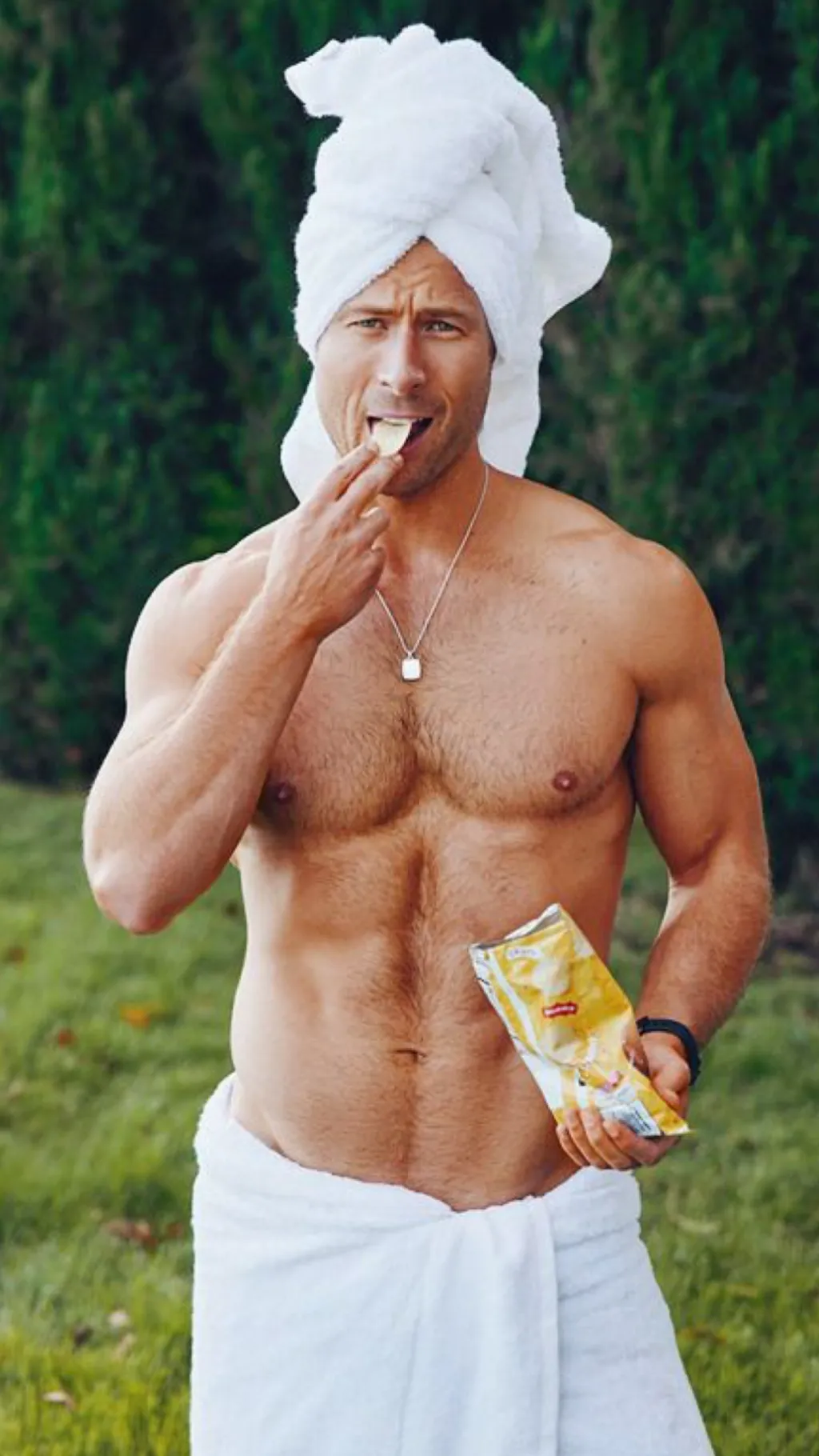 ai character: Glen Powell background