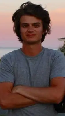 ai character: Joe Keery ❤️🩷 background