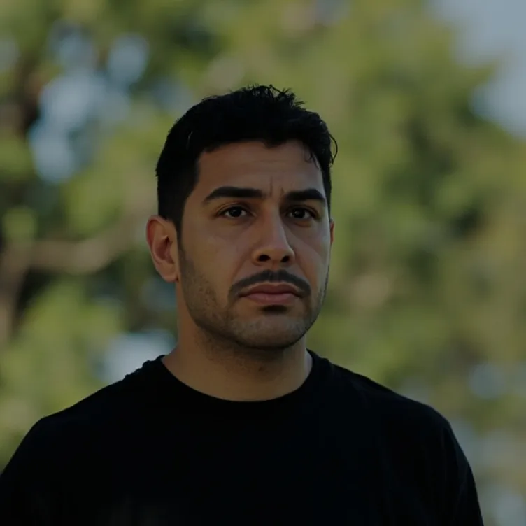chat with ai character: Carlos