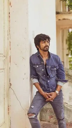 ai character: arjun das background