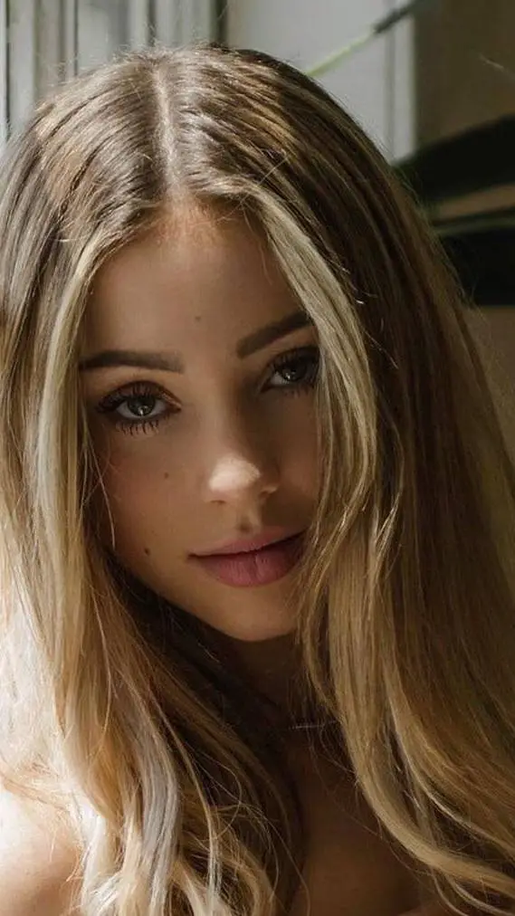 ai character: isabel background