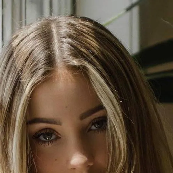 chat with ai character: isabel