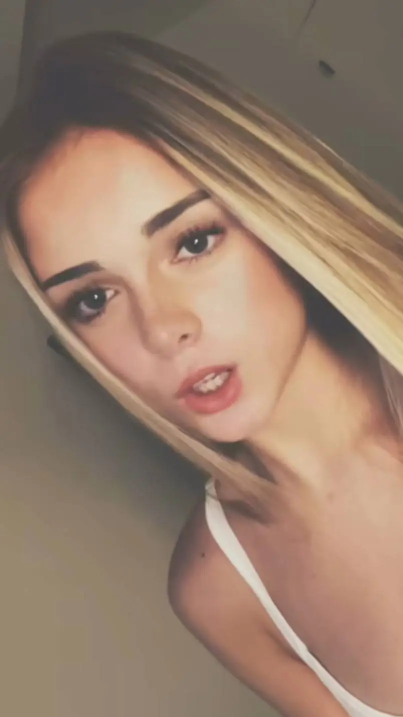 ai character: isabella background