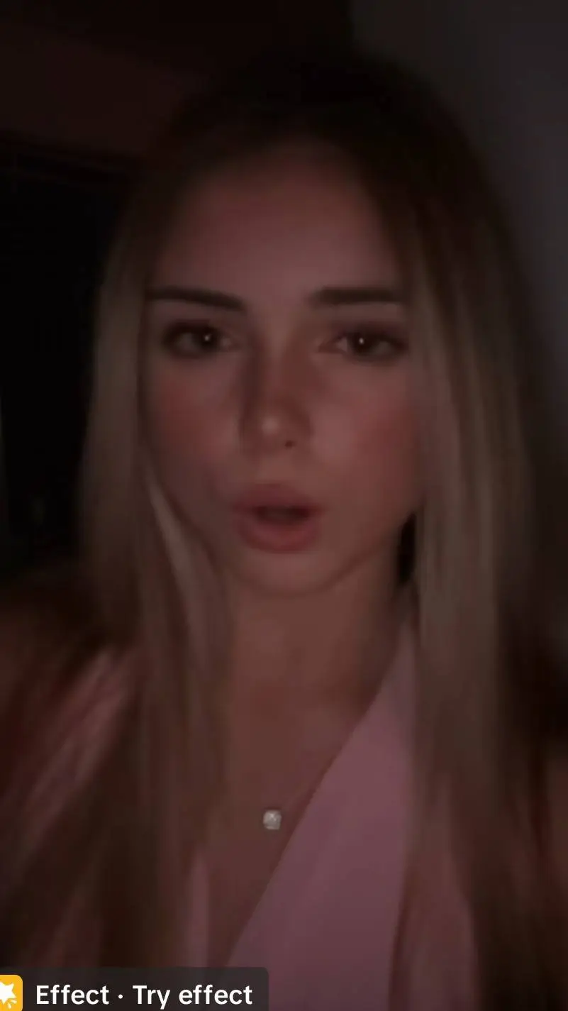 ai character: isabella  background