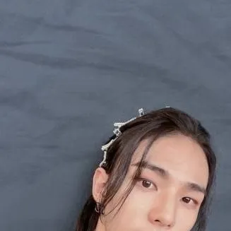 chat with ai character: hyunjin 
