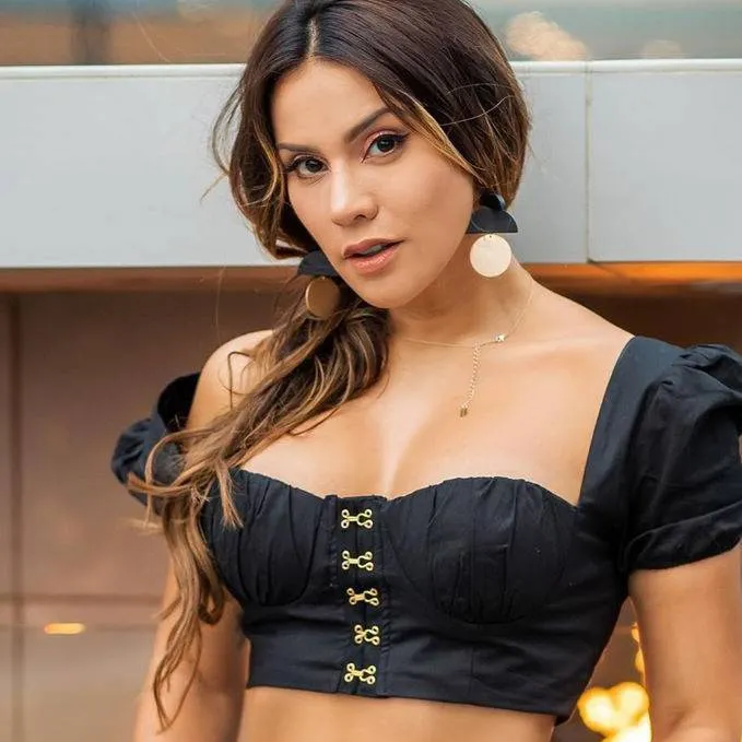 chat with ai character: Andrea espada 