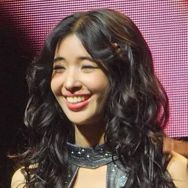 chat with ai character: Katseye