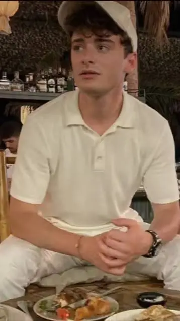 ai character: Noah schnapp background