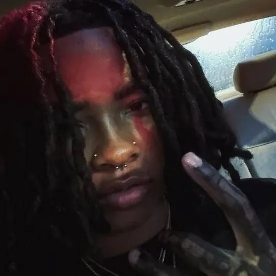 chat with ai character: ZAY 😍