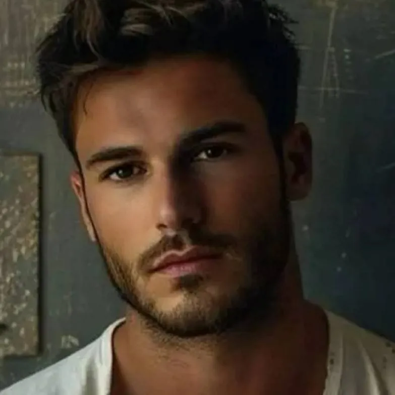 chat with ai character: Gray