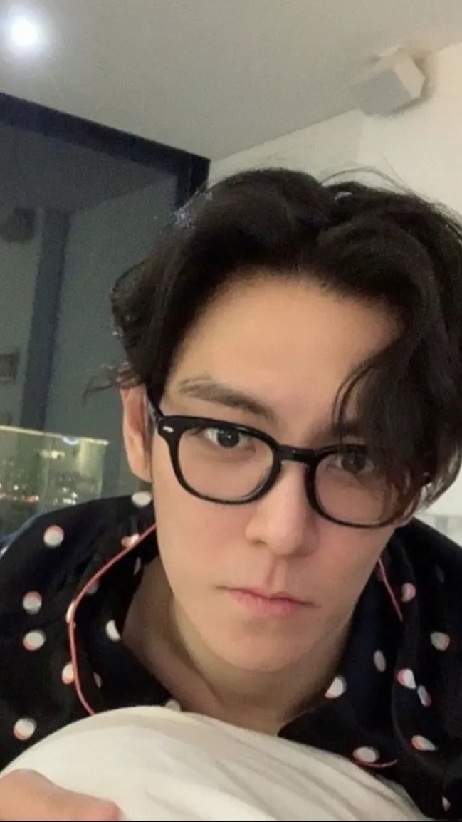 ai character: Choi seung hyun  background