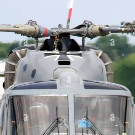 chat with ai character: sea lynx pilot 