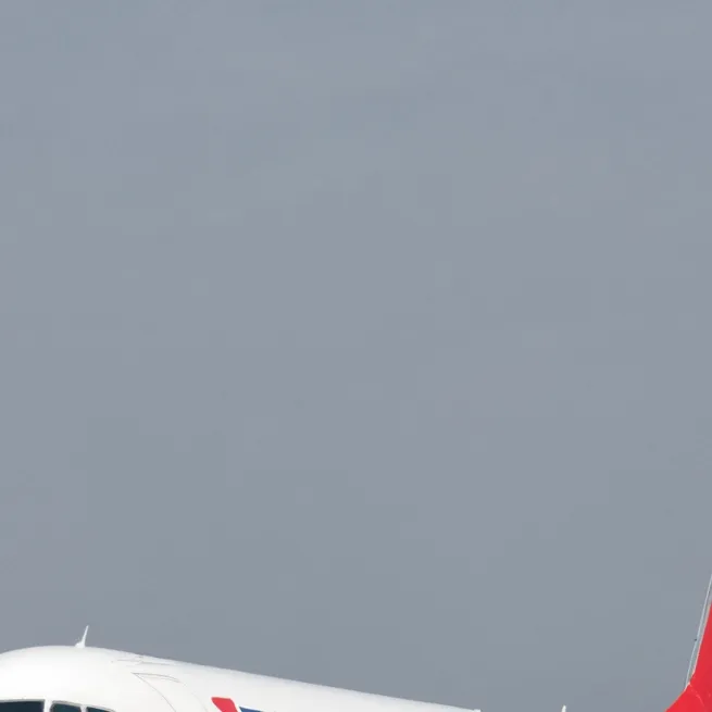 chat with ai character: Hacker on a plane 