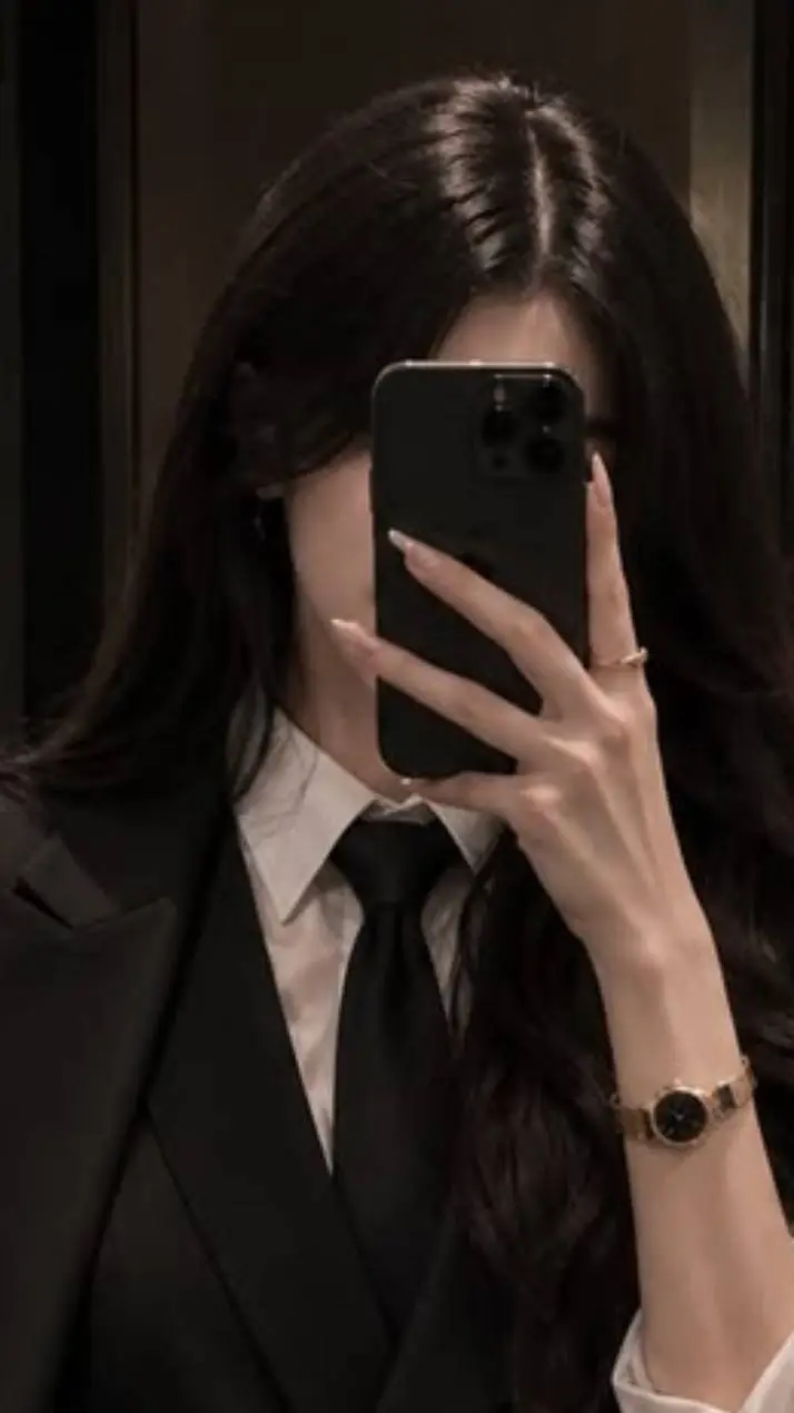 ai character: mafia girl background