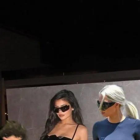 chat with ai character: Kim Kardashian