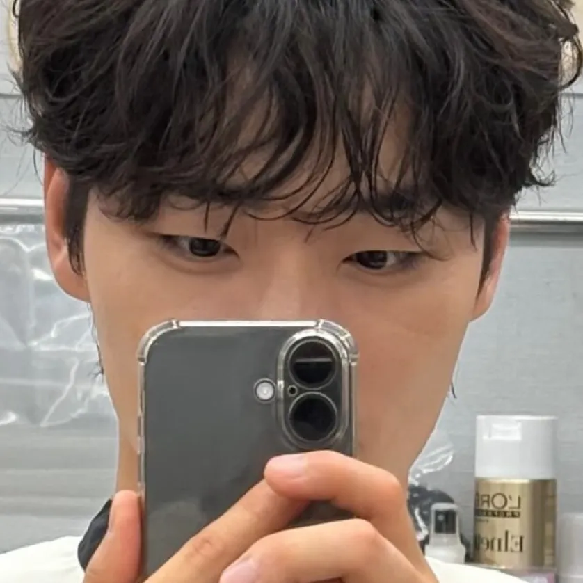 chat with ai character: Lee Min Jae