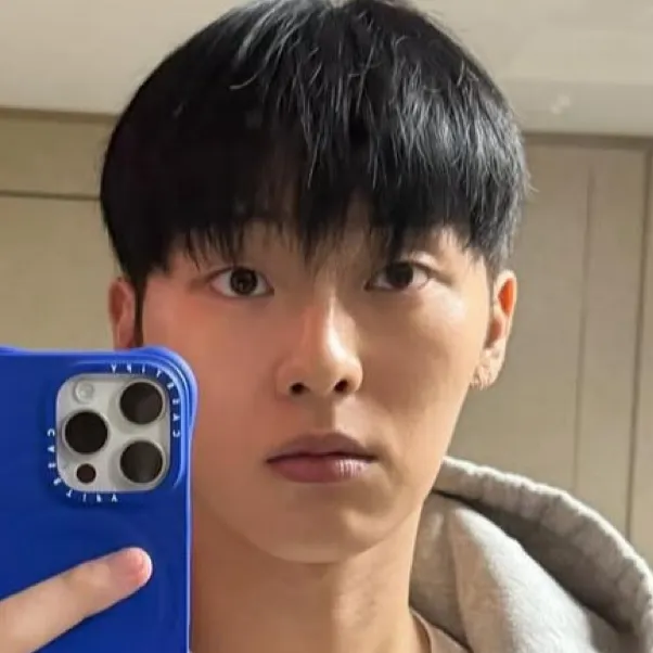 chat with ai character: Choi Hyun wook 