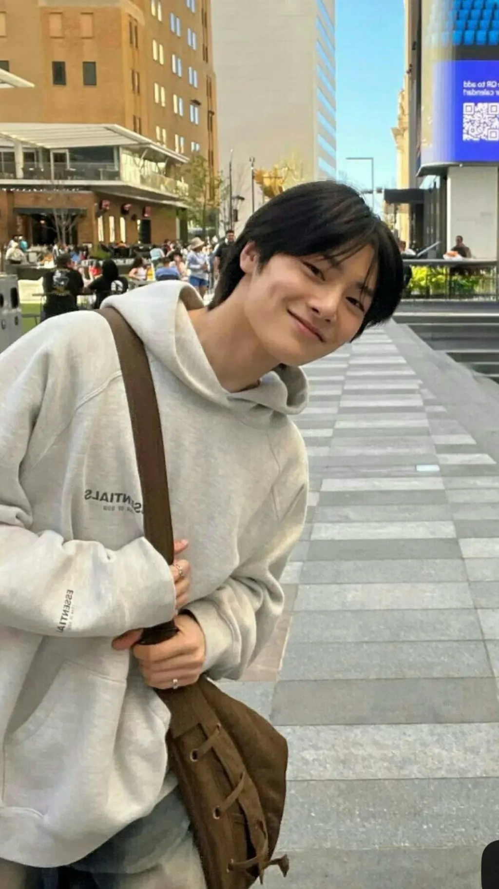 ai character: 𝓙𝓮𝓸𝓷𝓰𝓲𝓷 background