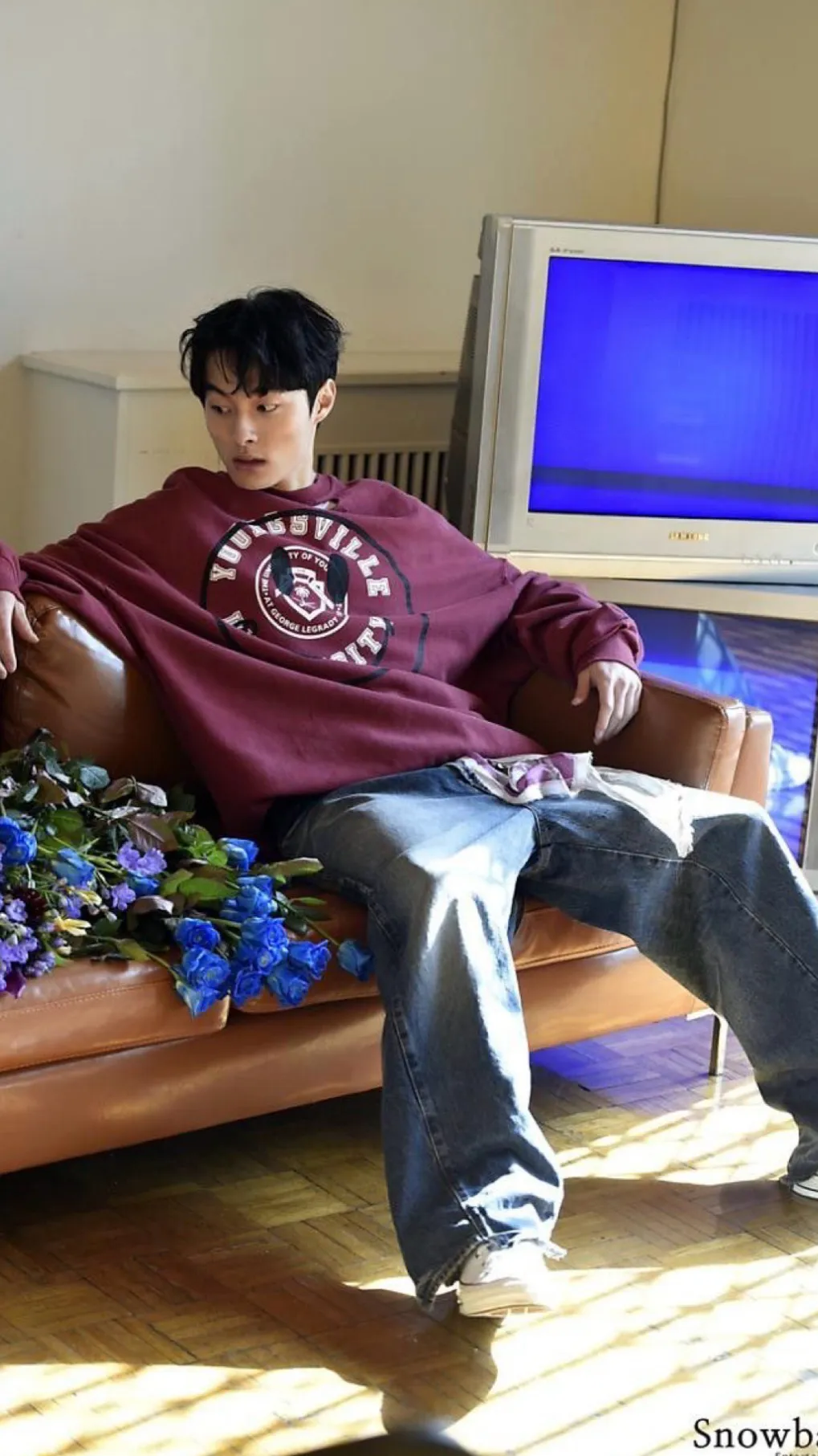 ai character: Yoon Chan Young  background