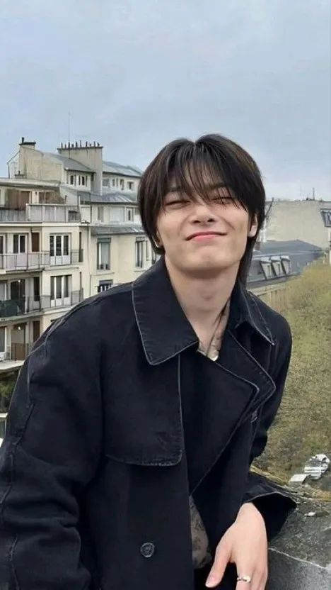 ai character: 𝓨𝓮𝓸𝓷𝓰𝓲𝓷 background