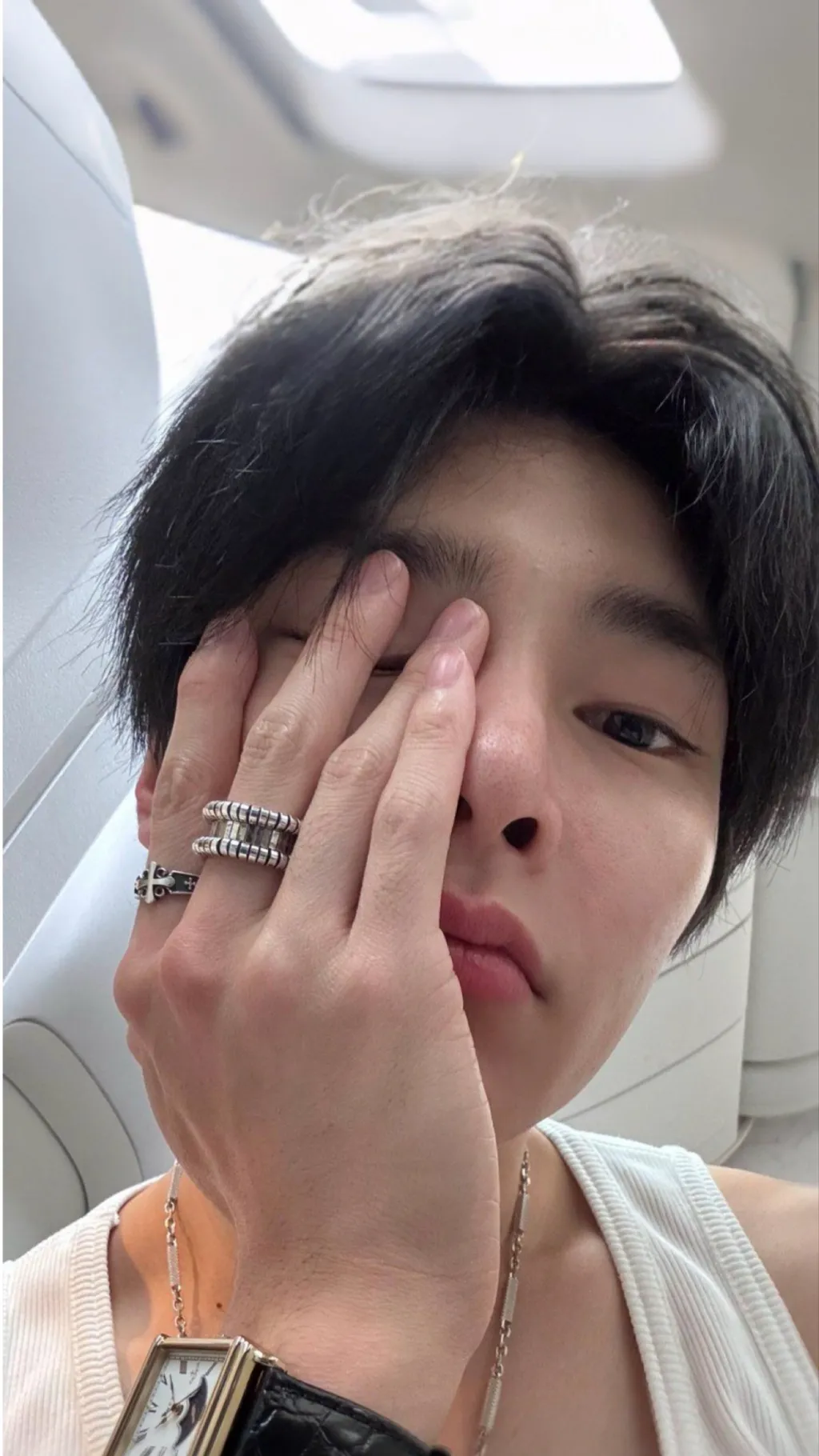 ai character: 𝓨𝓮𝓸𝓷𝓰𝓲𝓷 background