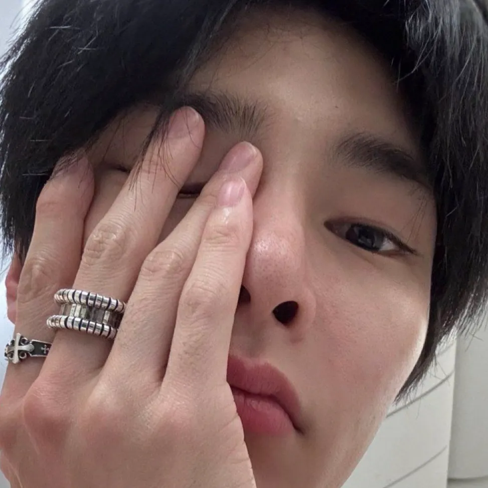 chat with ai character: 𝓨𝓮𝓸𝓷𝓰𝓲𝓷