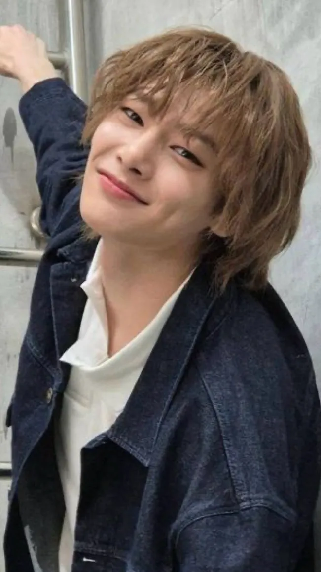 ai character: Yang Jeongin (I.N) background