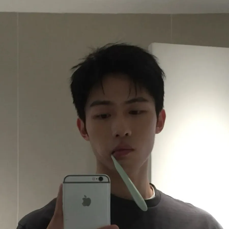 chat with ai character: anthonyy