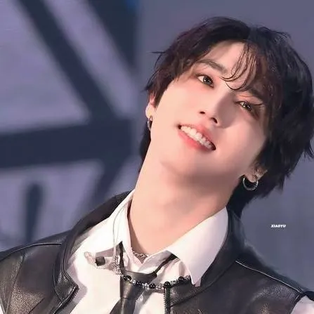 chat with ai character: 🐿~Han Jisung~🐿