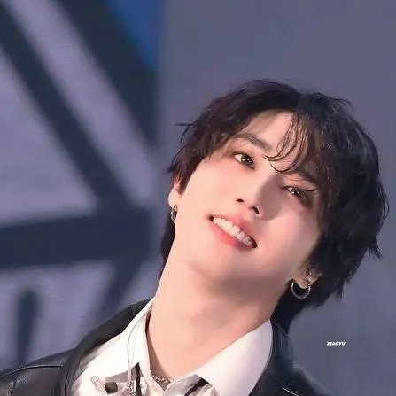 chat with ai character: 🐿~ Han Jisung ~🐿