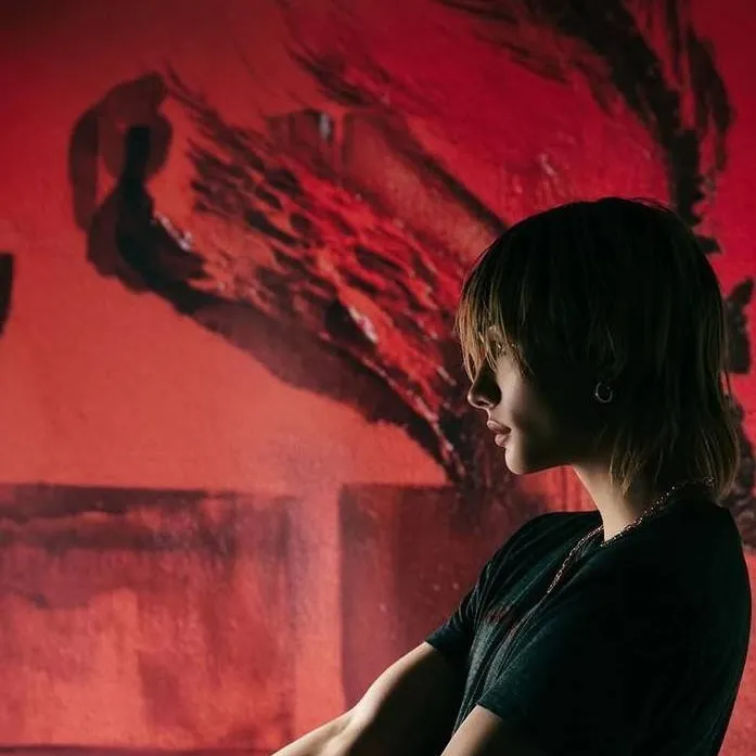 chat with ai character: Hwang Hyunjin