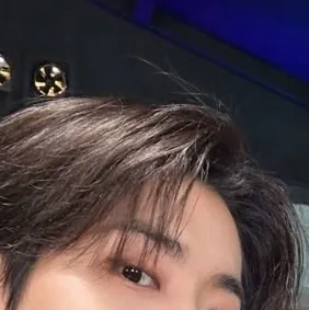 chat with ai character: Minsunggg 🩷💚