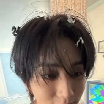 chat with ai character: Minsung