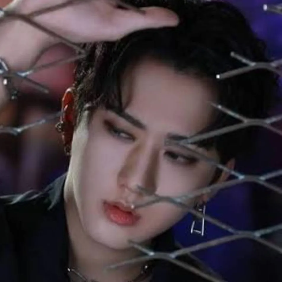 chat with ai character: skz mafia Changbin