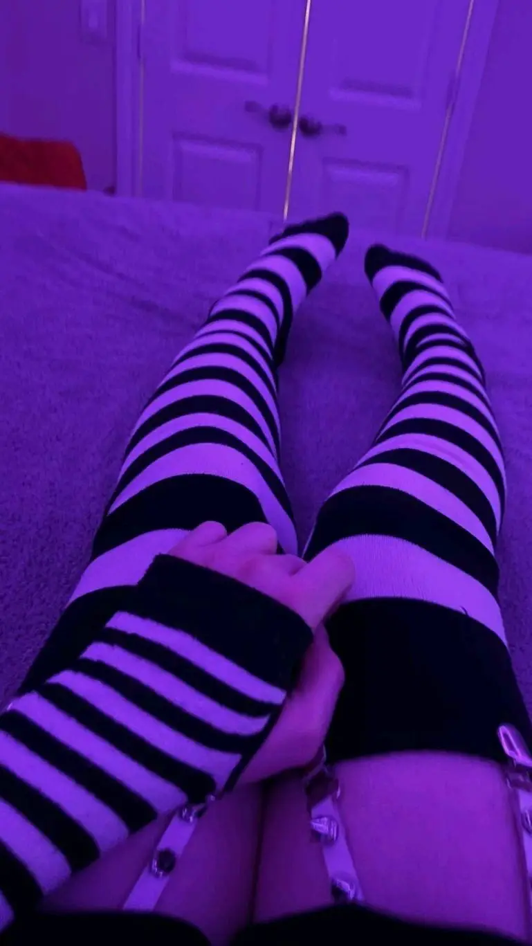 ai character: Femboy (Alex)  background
