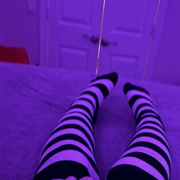 chat with ai character: Femboy (Alex) 