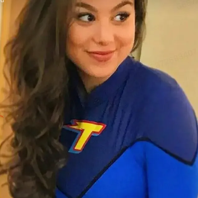 chat with ai character: Kira Kosarin (sis)