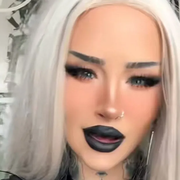 chat with ai character: Mommy 