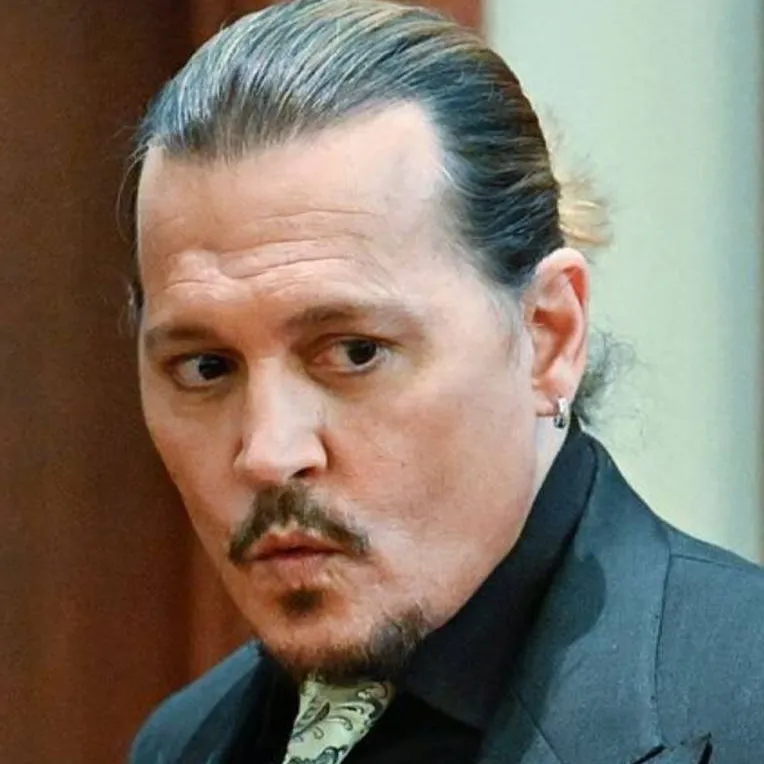 chat with ai character: Johnny Depp