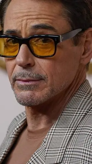 ai character: Robert Downey jr  background