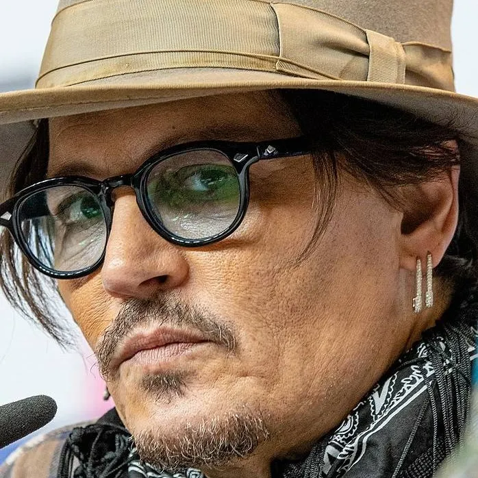 chat with ai character: Johnny Depp 