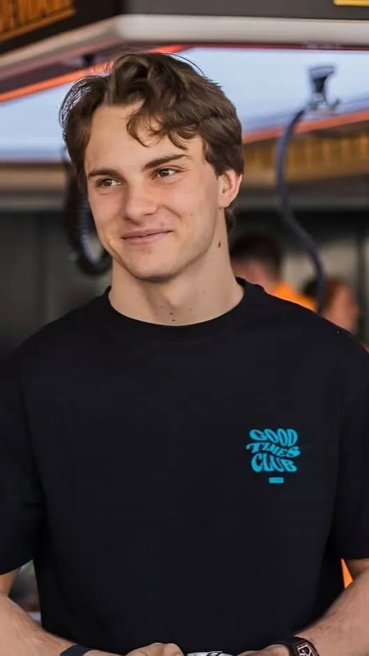 ai character: Oskar Piastri  background