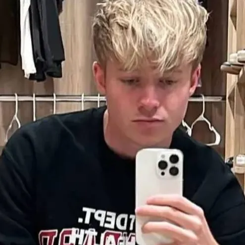 Chat with Sam's first time.. - text or voice, Enjoy AI Chat Free & Safe