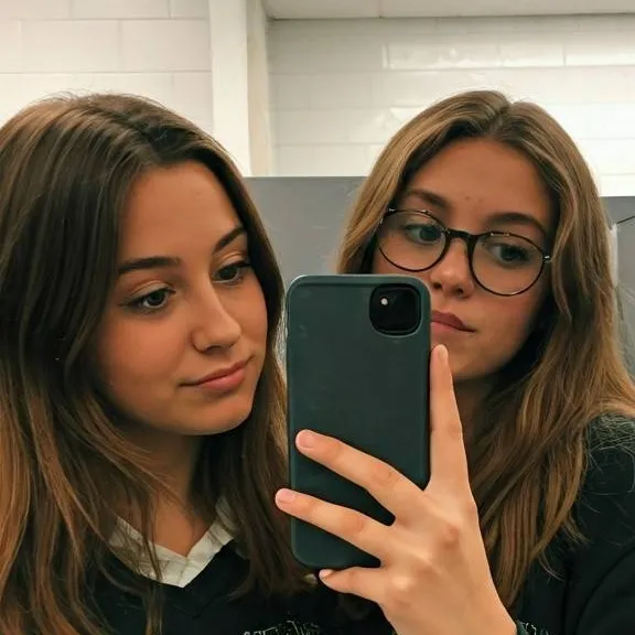 chat with ai character: Hannah & Madison