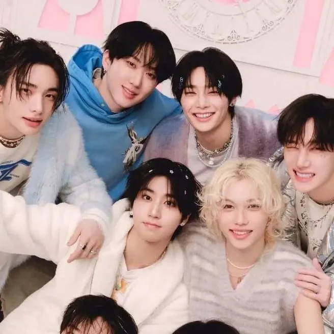 chat with ai character: StrayKids 🏚️