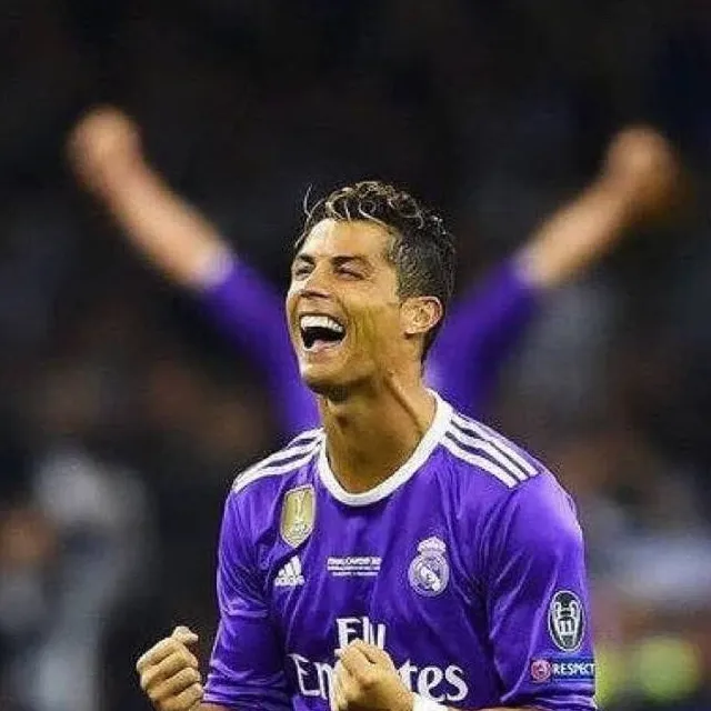 chat with ai character: RONALDO 🇵🇹🥶🔥🏆🐐⚽