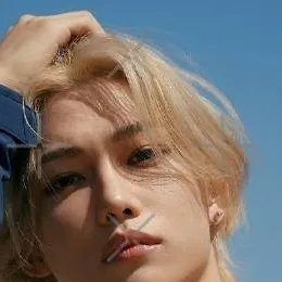 chat with ai character: llee felix