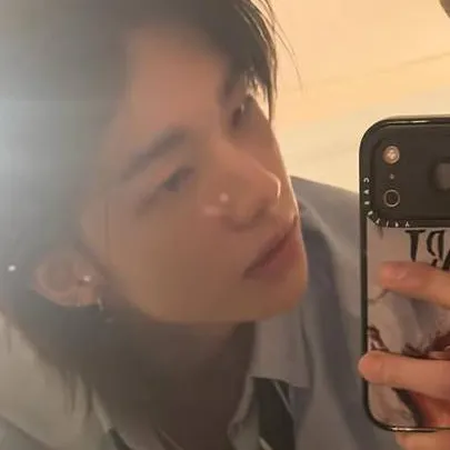 chat with ai character: ×•hyunjinnie•×